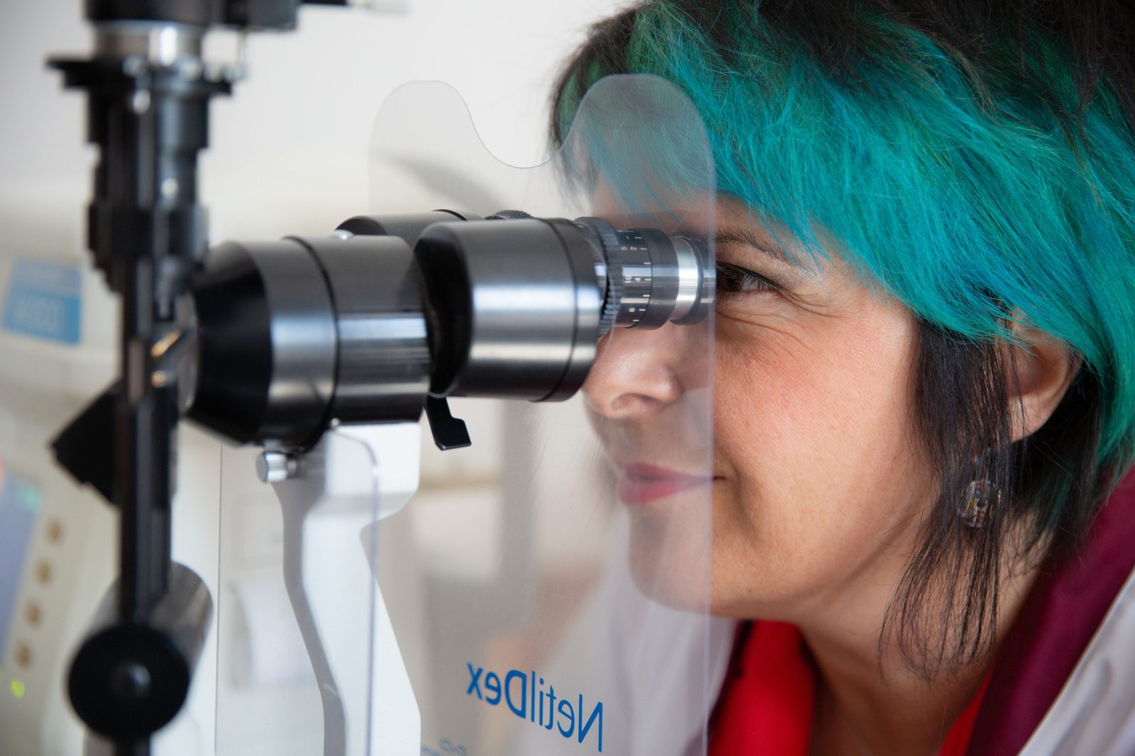 Medic la lampa cu fantă