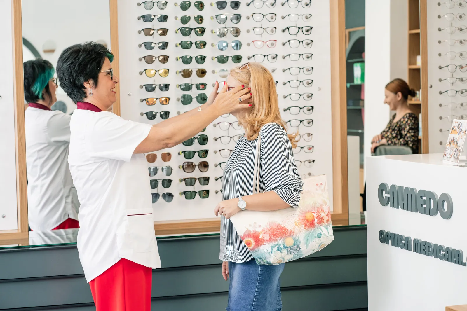 Serviciu optică CALMEDO